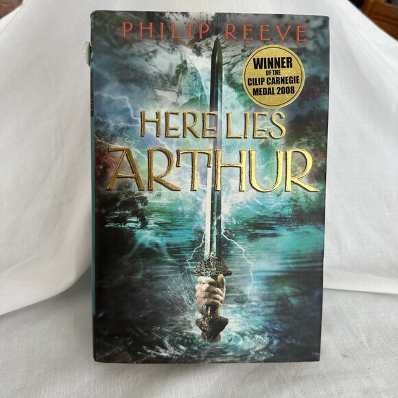 Hardcover Book - Here Lies Arthur by Philip Reeve - YA Novel - Picture 1 of 5